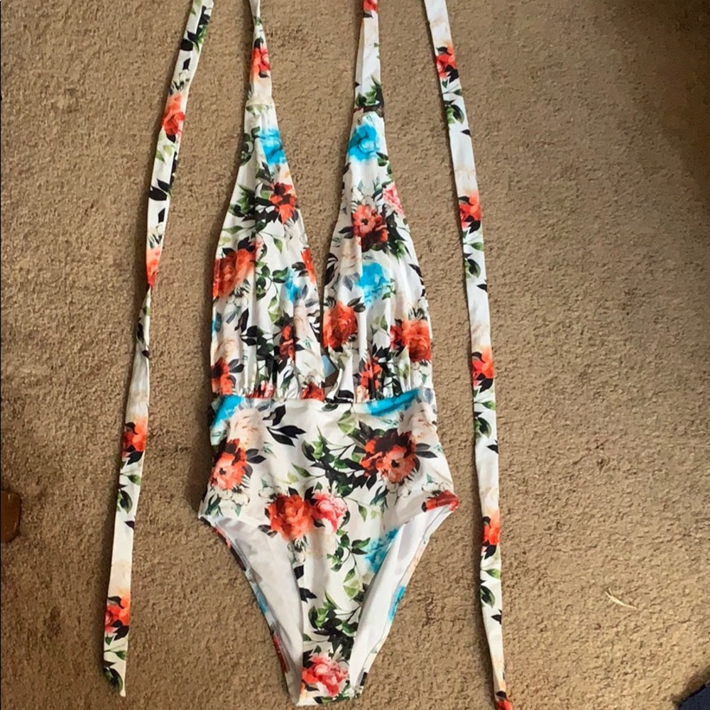Cupshe Bathing suits size medium NWT
